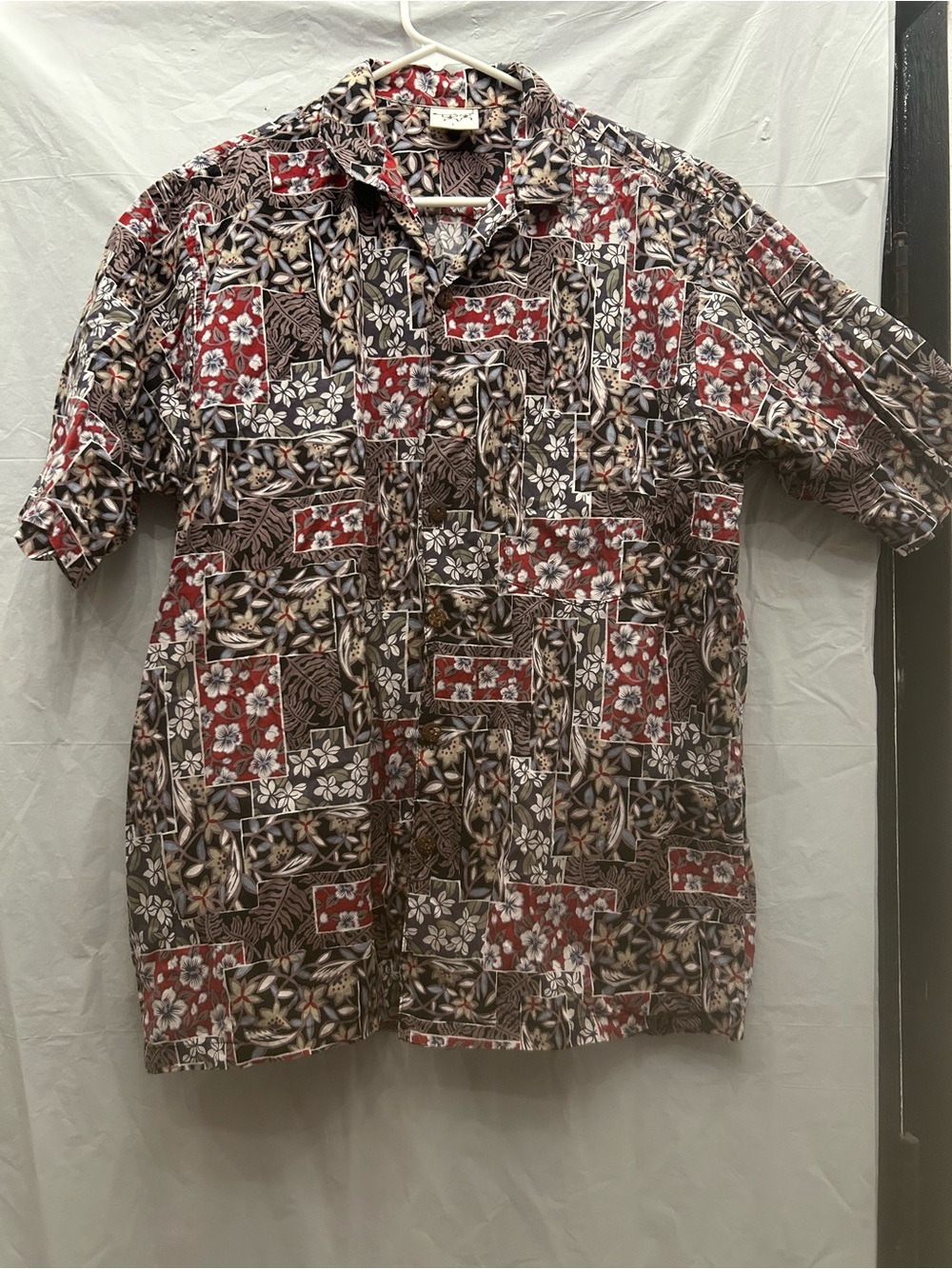 Aloha and Mahalo Men’s Haw Short-Sleeve Button Down Shirt - Red/Black Sz L